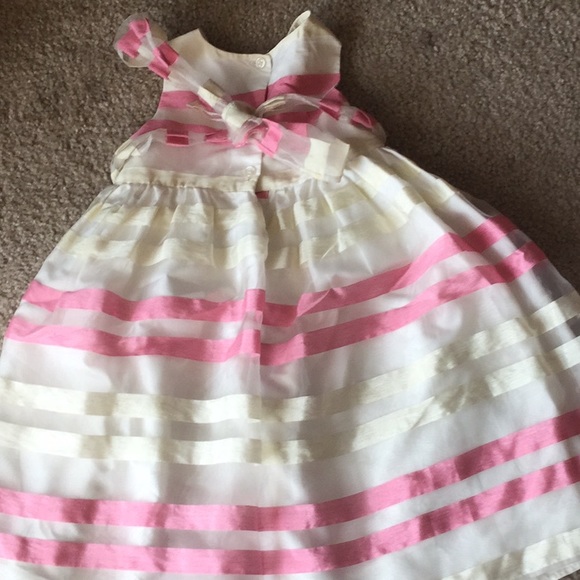 A girls dress - Picture 3 of 3